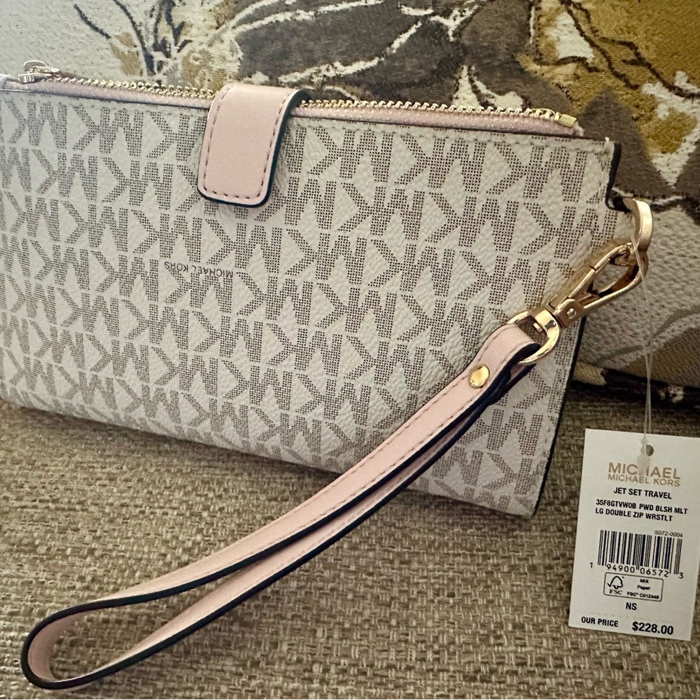 Michael Kors Wristlet. Large Jet Set Blush Multi Huge organization - Picture 8 of 15
